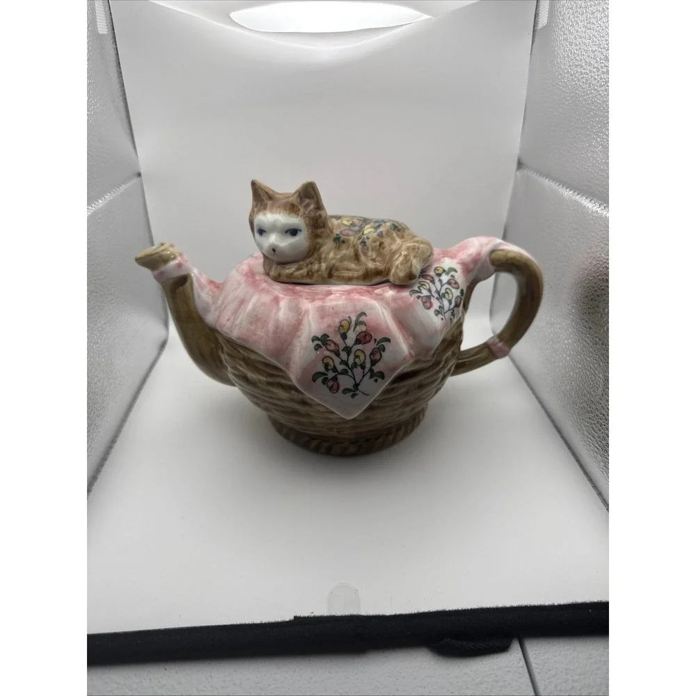 Vintage Handcrafted Thailand Cat in Basket Ceramic Teapot Pink Floral Blanket